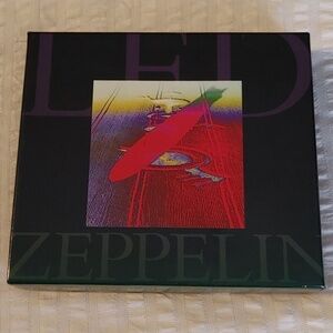 LIKE NEW LED ZEPPELIN 2 CD BOX SET WITH BOOKLET